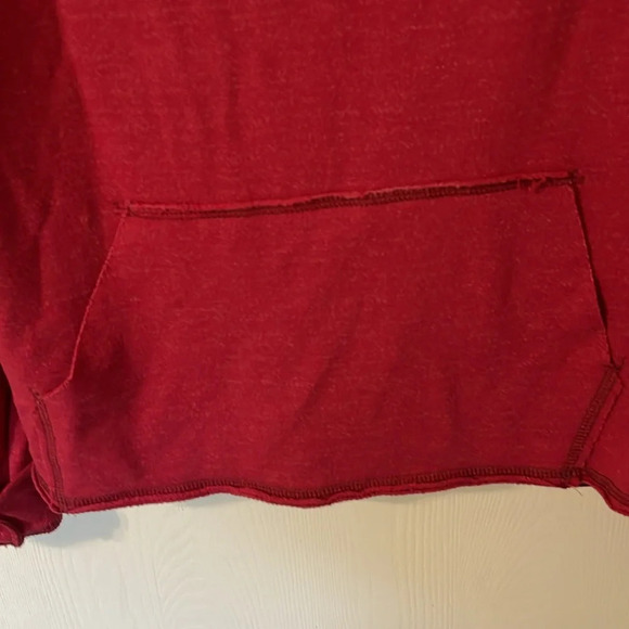 💰Freeloader Urban Outfitters Red Scoop Neck Raw Hem Oversized Sweater Size Med - Picture 3 of 7